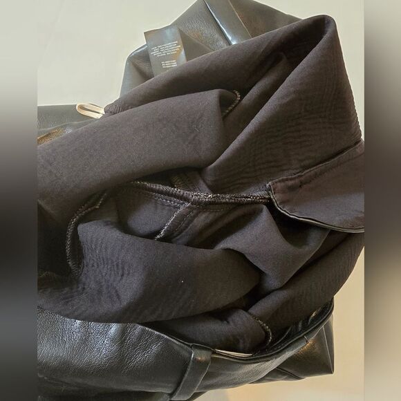 Aritzia Wilfred Cabaret Faux Leather Flare Pants Size 6 - Picture 3 of 11